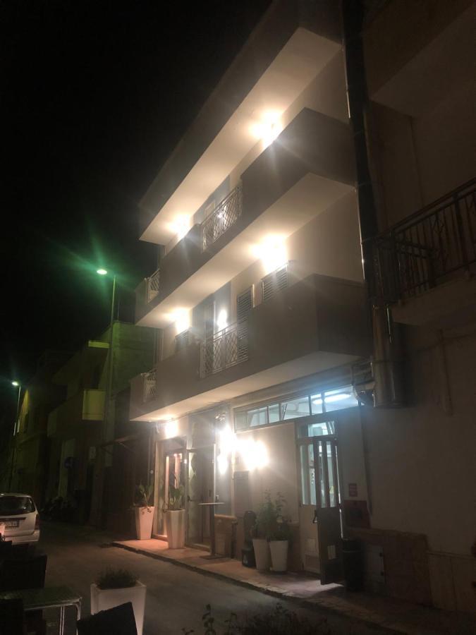 Albergo Piazza Risorgimento Porto Cesareo Exterior photo